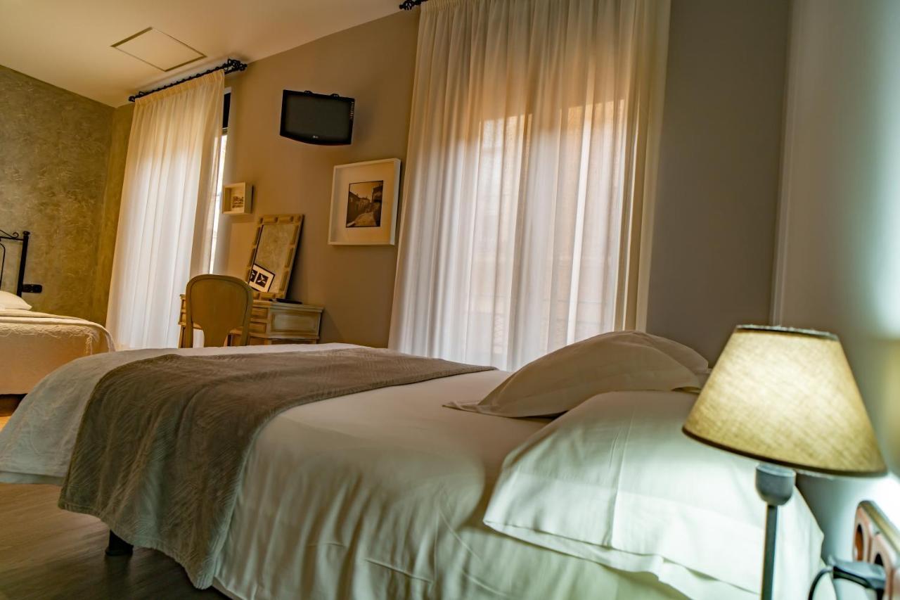 Alfonso Ix Hotel Caces